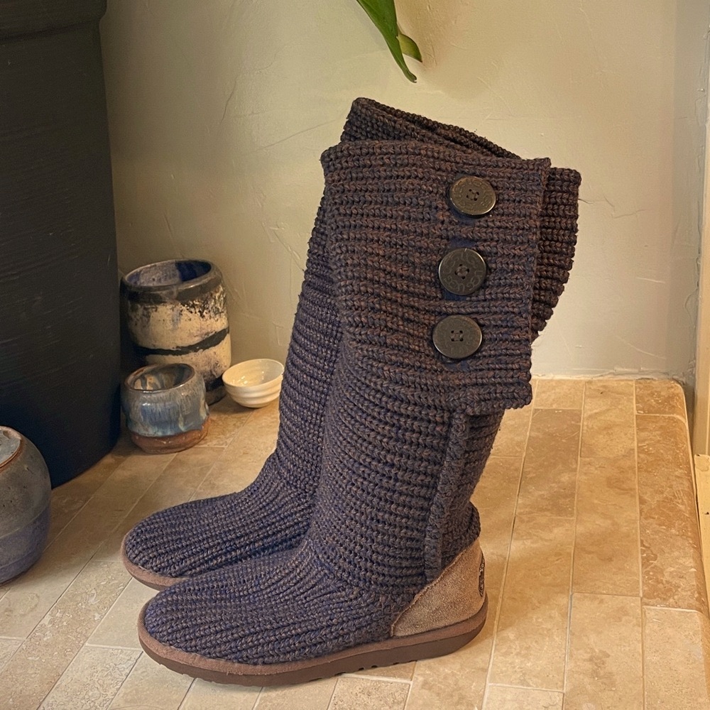 UGG Classic Cardy Chocolate Brown /Blue Triple Button SweaterKnit Boots